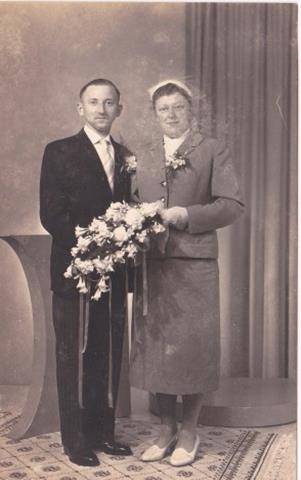trouwfoto van marinus klooster en gerrigje prins uit grafhorst 6 april 1960